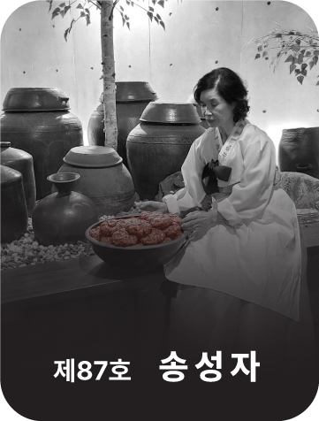 <div class="store-info" data-keyword="87 87호 송성자">      <strong class="store-name">           佳里炙 (年糕排骨)           <span style="font-size: 80%;"><br>(食品类)</span>      </strong>      <p class="store-address">           京畿道 东豆川市 大市场路 28-10      </p>      <p class="store-tel">           <a href="tel:+82-31-865-2428">+82-31-865-2428</a>      </p> </div>