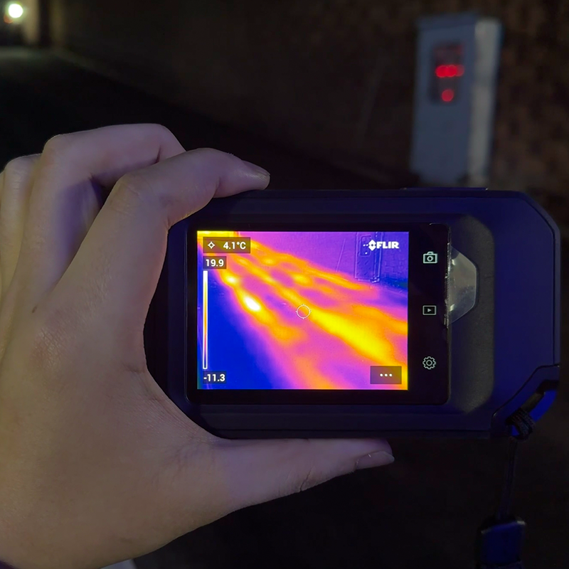 <p style="text-align: center;font-size: 16px; color="#0099d4";">ECO WAY </p><h4 style="text-align: center;"><strong>A new road heating system.</strong></h4><p style="text-align: center;"> <br> </p><p style="text-align: center;font-size: 32px;"><strong><svg width="32" height="32" clip-rule="evenodd" fill-rule="evenodd" stroke-linejoin="round" stroke-miterlimit="2" viewBox="0 0 24 24" xmlns="http://www.w3.org/2000/svg"><path d="m14.523 18.787s4.501-4.505 6.255-6.26c.146-.146.219-.338.219-.53s-.073-.383-.219-.53c-1.753-1.754-6.255-6.258-6.255-6.258-.144-.145-.334-.217-.524-.217-.193 0-.385.074-.532.221-.293.292-.295.766-.004 1.056l4.978 4.978h-14.692c-.414 0-.75.336-.75.75s.336.75.75.75h14.692l-4.979 4.979c-.289.289-.286.762.006 1.054.148.148.341.222.533.222.19 0 .378-.072.522-.215z" fill-rule="nonzero" style="fill:#fff"/></svg><path d="M21.883 12l-7.527 6.235.644.765 9-7.521-9-7.479-.645.764 7.529 6.236h-21.884v1h21.883z"/></svg></strong></p><p style="text-align: center;"> <br><br><br> </p>