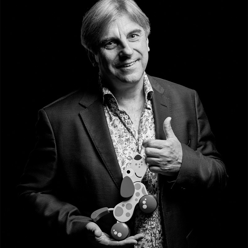 하페(Hape, "하페")는 지속 가능한 소재로 만든 고품질 유아 및 아동용 원목 장난감을 디자인하고 제조하는 선두 기업입니다. 1986년 설립자 겸 CEO인 페터 한트슈타인(Peter Handstein)이 독일에서 설립한 친환경 기업입니다. 하페는 엄격한 관리 시스템과 세계적인 수준의 생산 시설을 통해 최고 수준의 품질을 생산합니다. 하페 브랜드는 60여 개국의 전문 매장, 장난감 매장, 박물관 기념품 매장, 학용품 매장, 그리고 일부 카탈로그와 인터넷 계정을 통해 판매됩니다. Hape는 권위 있는 독립 장난감 테스트 기관으로부터 장난감 디자인, 품질, 안전성 부문에서 수많은 상을 수상했습니다.