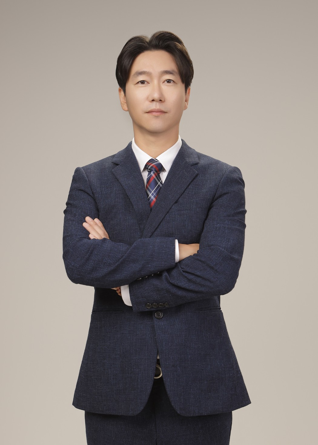 정일영 강사는 한양대 전기공학 졸업 후, 스마트팩토리 연구소 소장 및 설비관리 기술 자문 전문가로 활동 중입니다. TRIZ, IoT, 디자인씽킹 자격을 갖추었으며, 『4차 산업혁명 지금이 기회다』 등 실무 중심 저서를 기반으로 현장 중심 교육과 컨설팅을 제공합니다.