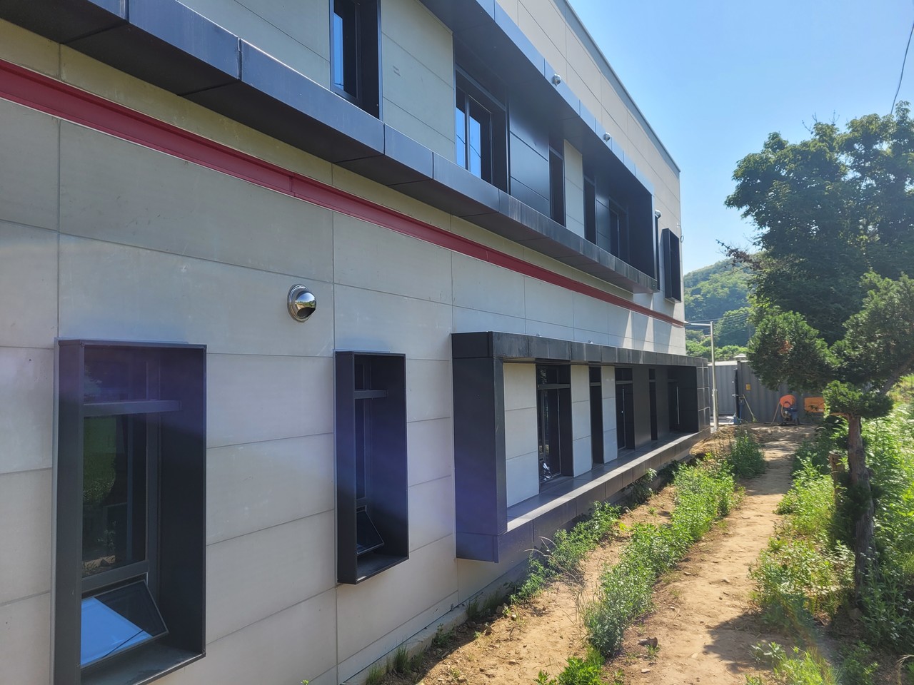 실내 공기질 개선 소독 – 환기 시스템 관리 및 새집증후군 예방 클리닝 서비스