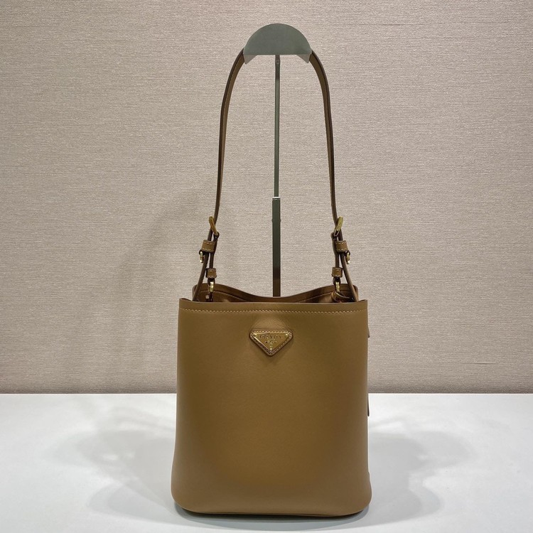 프라다 스파졸라토 미디엄 버킷 백 1BE080