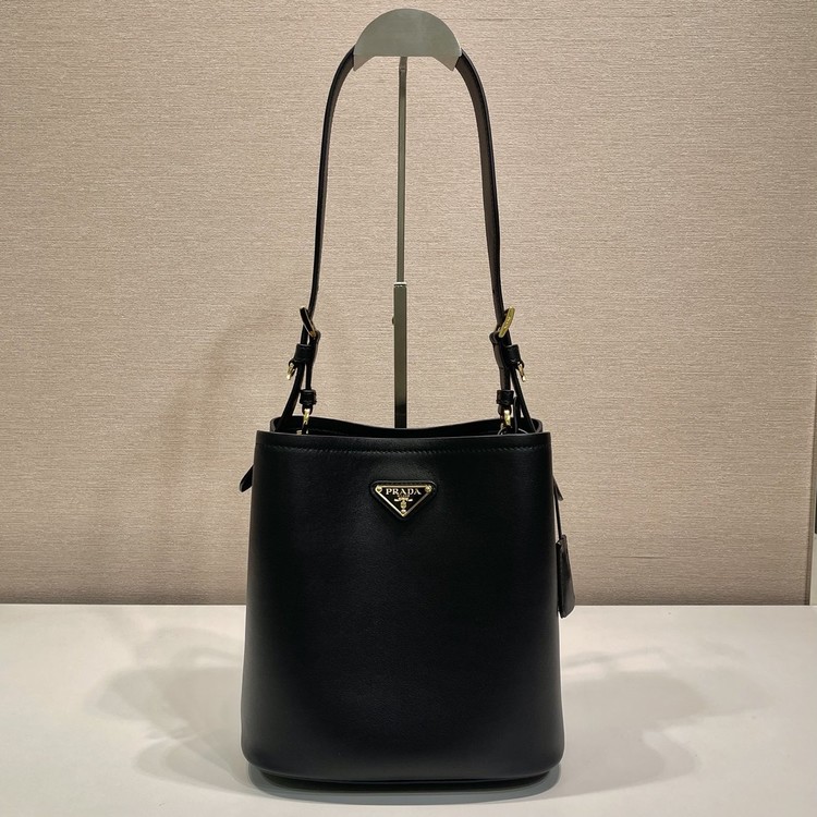 프라다 스파졸라토 미디엄 버킷 백 1BE080