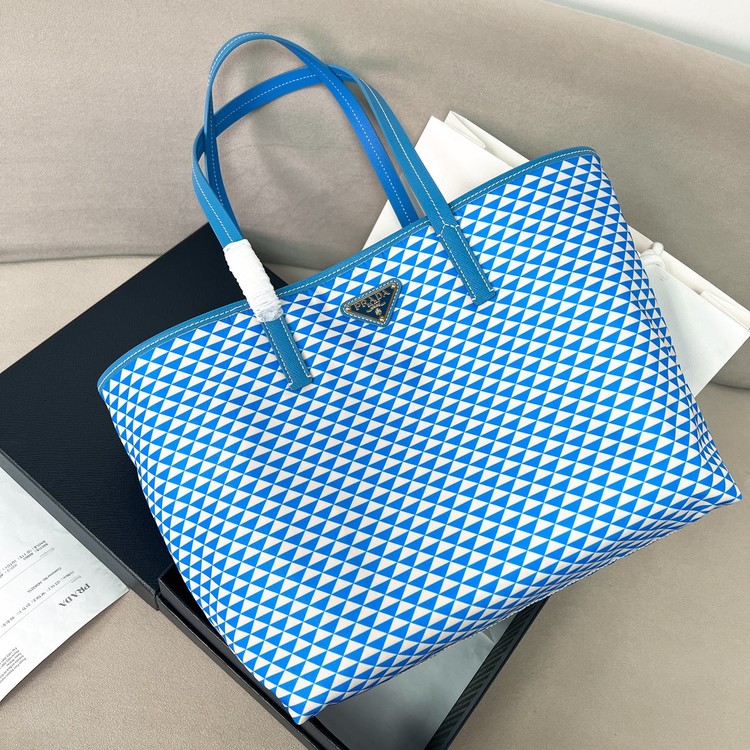 프라다 25SS 레더 로고 쇼퍼 1BG5522