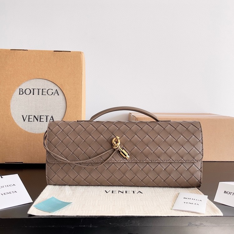 보테가베네타 롱 핸들 클러치  741511