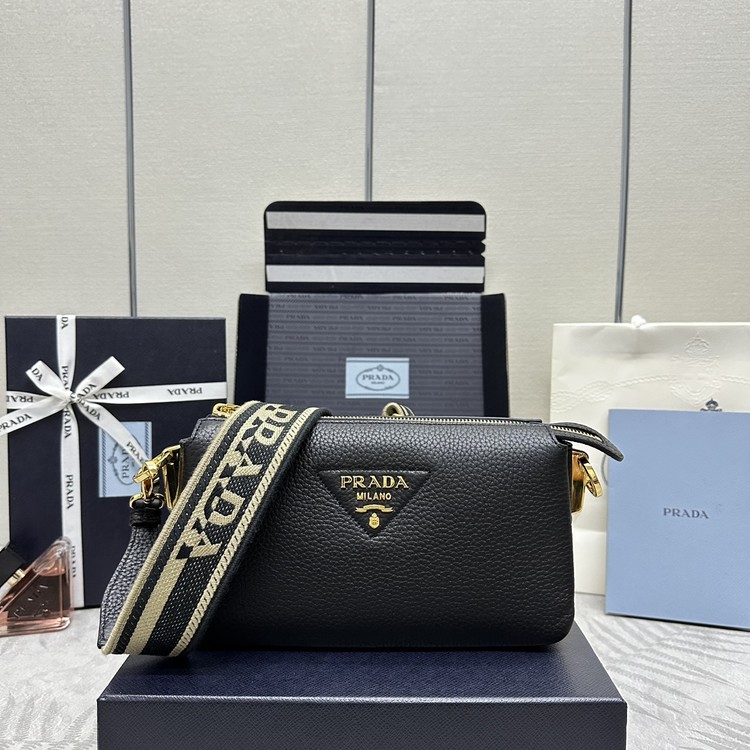 프라다 금장로고 레더 스트랩 숄더 1BH194