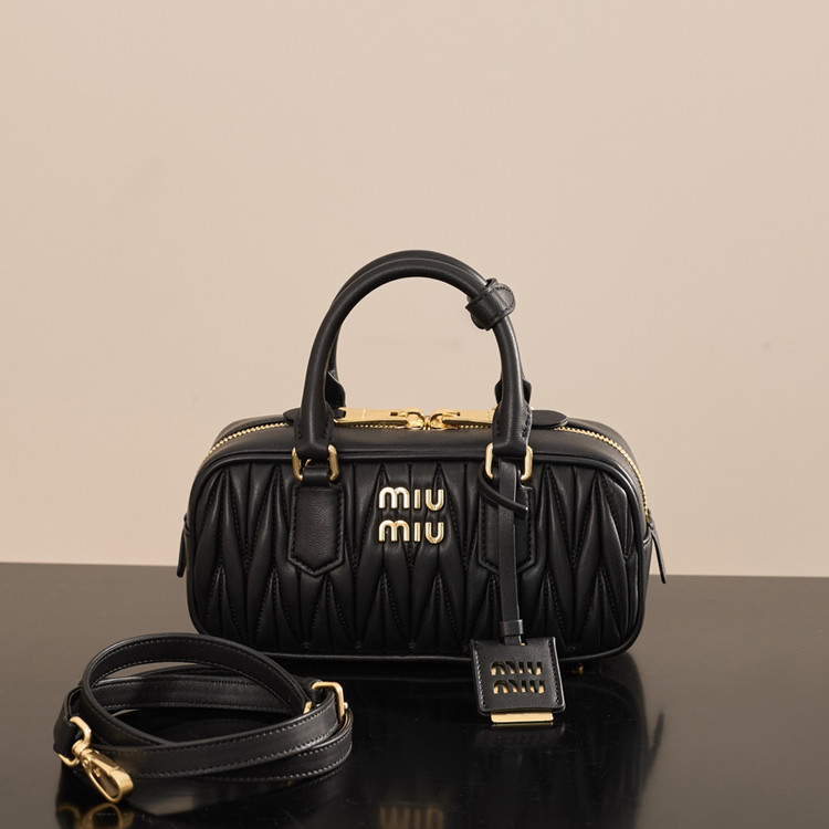 미우미우 미니 아르카디 마테라쎄 나파 가죽백 블랙