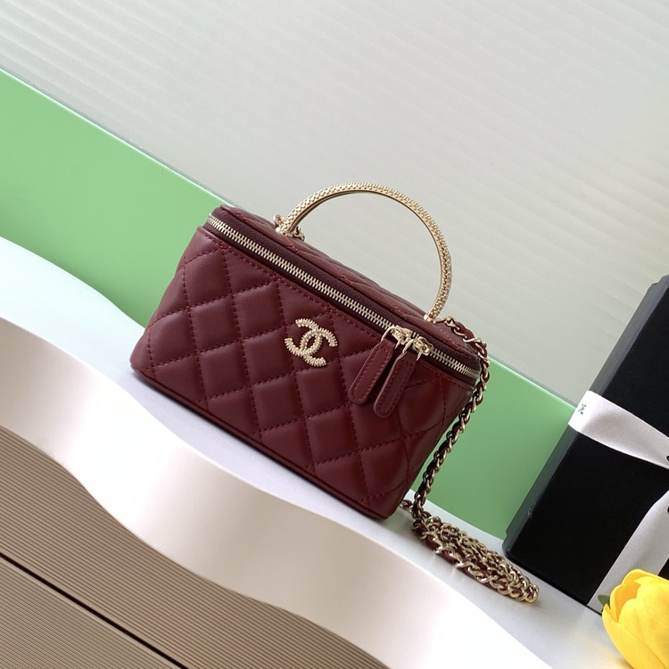 샤넬 25FW 베니티 체인 코스메틱  AP4842