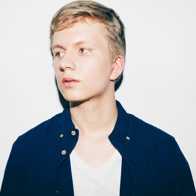 <span style="color: #ffffff;"><br><h6><b>Lenno</span>