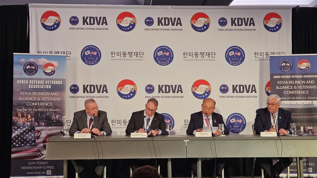 주한미군전우회, 미 샌디에고에서 한미동맹 컨퍼런스 개최 (10.25, 왼쪽부터 빌스 전 미8군사령관/에이브람스 전 한미연합사령관, 정승조 전 합참의장)
