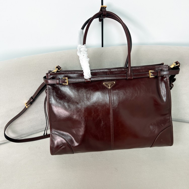 프라다 보니 엑스트라 라지 레더 토트 1BA439