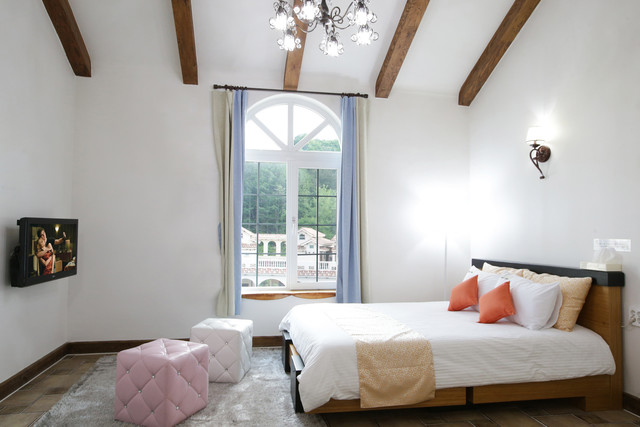 디럭스 303 (C동 2층)