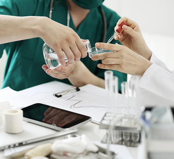 <p style="text-align: center;"><span style="font-size: 26px;"><strong><span style="letter-spacing: 2px; color: rgb(255, 255, 255);">바이오 실험 키트 체험</span></strong></span></p>  <p style="text-align: center;"><span style="color: rgb(255, 255, 255);">미상물 배양 관찰, 식물 색소 추출등 안전 키트를 활용한<br>실습형 프로그램을 운영합니다.</span> </p>