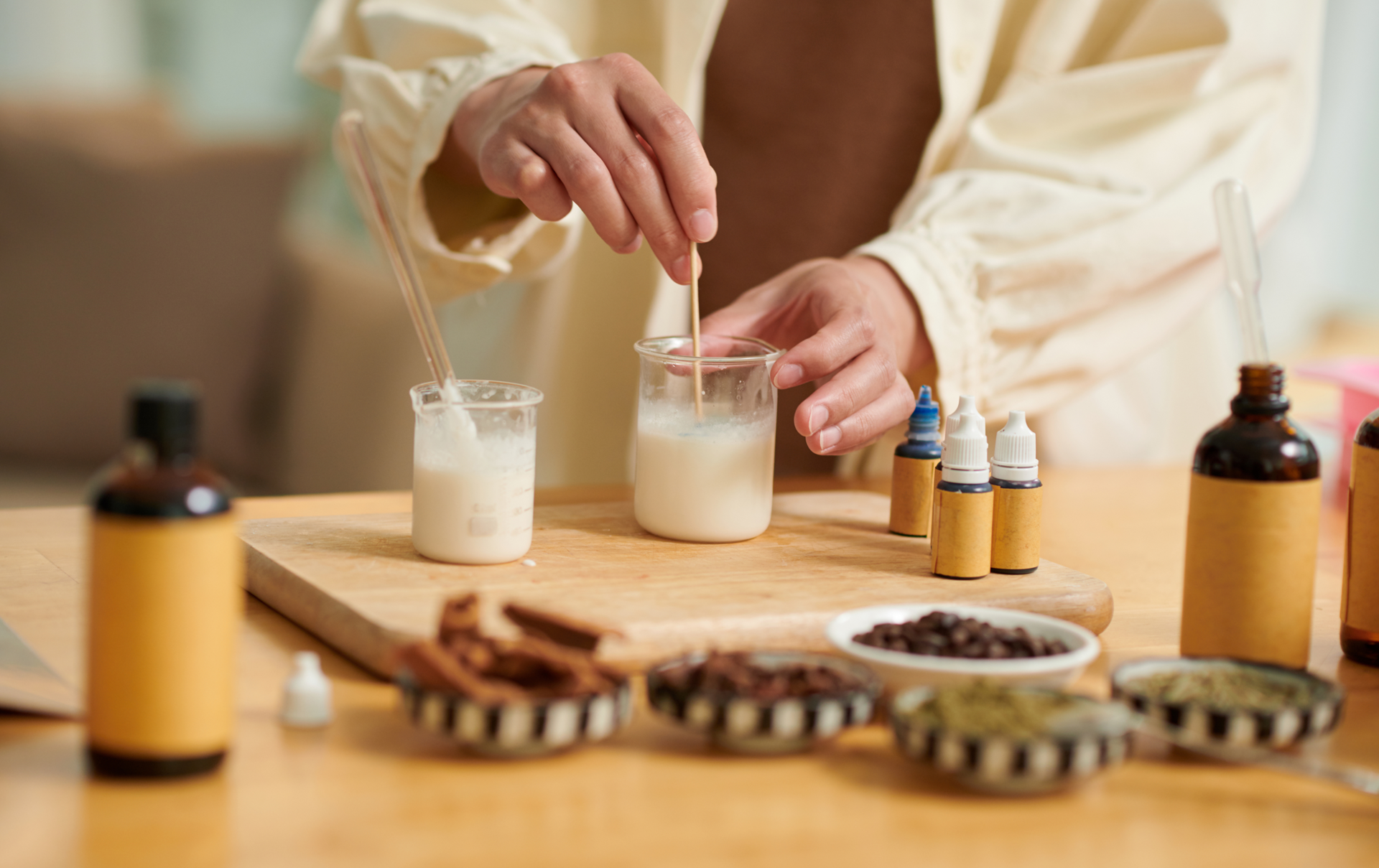 <p style="text-align: center; line-height: 1;"> 	<br> </p>  <p style="text-align: center;"><span style="font-size: 18px;"><strong><span style="letter-spacing: 2px; color: rgb(255, 255, 255);">피부 타입 진단&맞춤형 화장품 만들기</span></strong></span></p>  <p style="text-align: center;"><span style="color: rgb(255, 255, 255); font-size: 14px;">앱을 활용하여 피부 테스트 후 전문상담을 통해<br>맞춤형 수분 미스트를 만드는 체험을 제공합니다.</span></p>