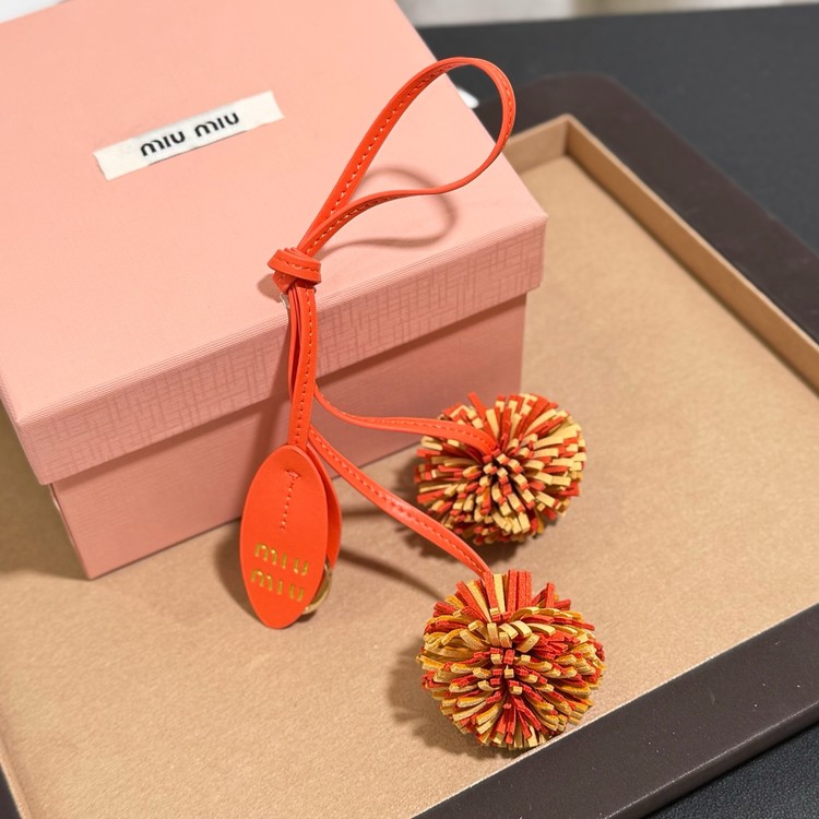 미우미우 트릭 나파 가죽 백 참