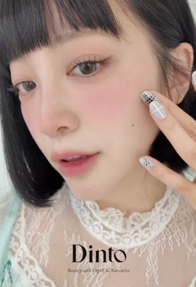 <p style="text-align: left; font-size: 14px; font-weight: bold; line-height: 1.2;""><br>Dinto</p><p style="text-align: left; font-size: 13px; color: rgb(118, 118, 118); line-height: 1.2;">아름다움의 깊이, 그리고 서사"딘토"</span></p>