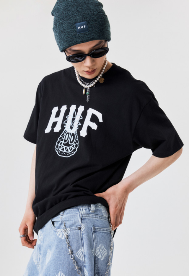 <p style="text-align: left; font-size: 14px; font-weight: bold; line-height: 1.2;""><br>HUF</p><p style="text-align: left; font-size: 13px; color: rgb(118, 118, 118); line-height: 1.2;">디렉터 아티스트 레디 "허프"</span></p>