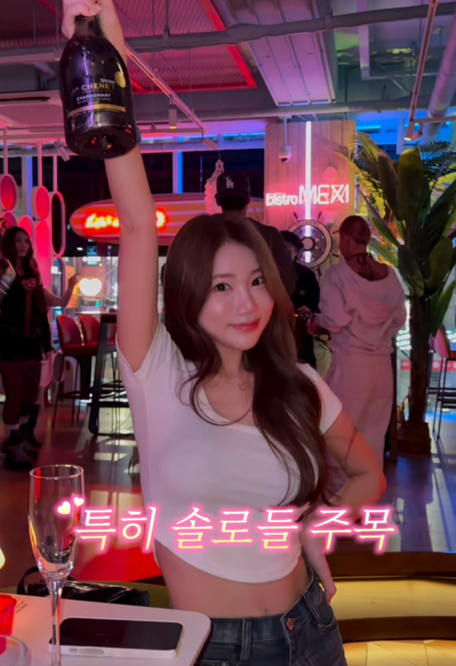 <p style="text-align: left; font-size: 15px; font-weight: bold; line-height: 1.2;""><br>Bistro Mexi</p><p style="text-align: left; font-size: 13px; color: rgb(118, 118, 118); line-height: 1.2;">데킬라 무제한 펍 "비스트로멕시"</span></p>