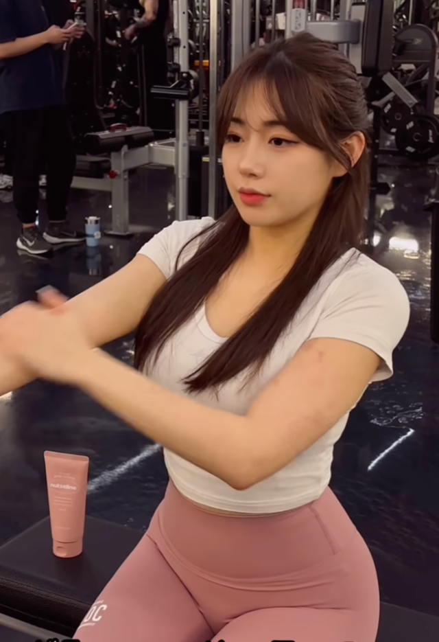 <p style="text-align: left; font-size: 16px; font-weight: bold; line-height: 1.2;""><br>Nutsarin</p><p style="text-align: left; font-size: 13px; color: rgb(118, 118, 118); line-height: 1.2;">식물성 바세린 브랜드 "넛세린"</span></p>