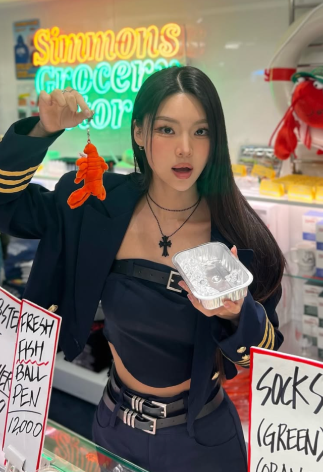 <p style="text-align: left; font-size: 14px; font-weight: bold; line-height: 1.2;""><br>Simmons</p><p style="text-align: left; font-size: 13px; color: rgb(118, 118, 118); line-height: 1.2;">프리미엄 수면을 선도하는 "시몬스"</span></p>