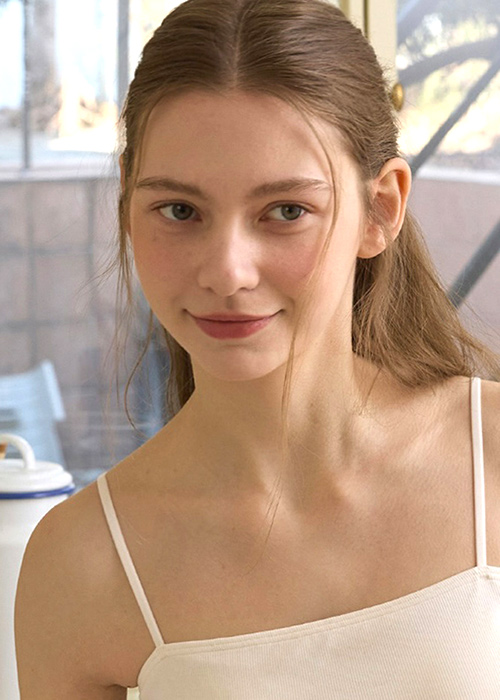 <h6>ANIUTA</h6><br><br><br>