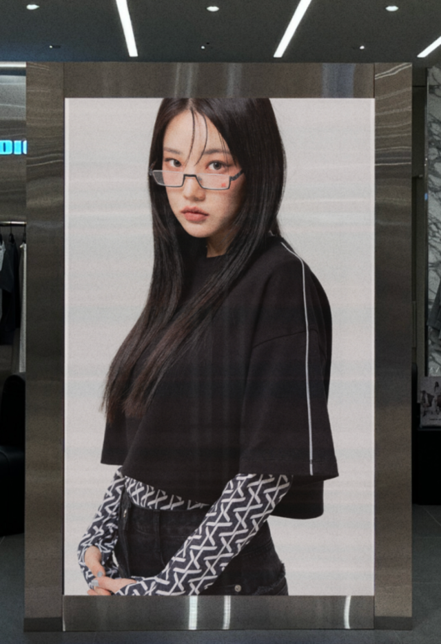 <p style="text-align: left; font-size: 14px; font-weight: bold; line-height: 1.2;""><br>SHINSEGAE VOV</p><p style="text-align: left; font-size: 13px; color: rgb(118, 118, 118); line-height: 1.2;">신세계인터내셔널 "보브"</span></p>