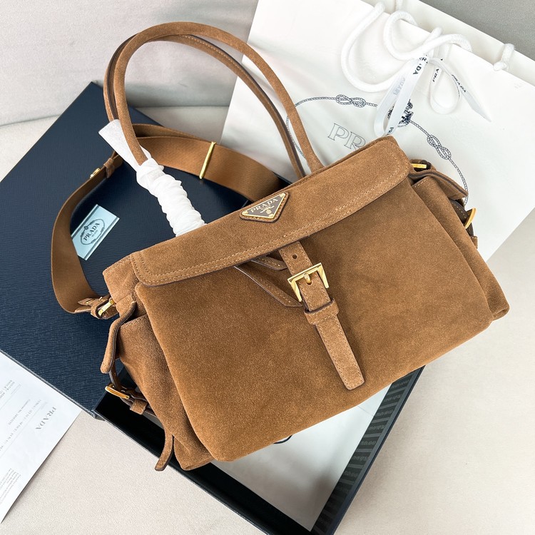 프라다 익스플로어 미디엄 스웨이드 1BG596