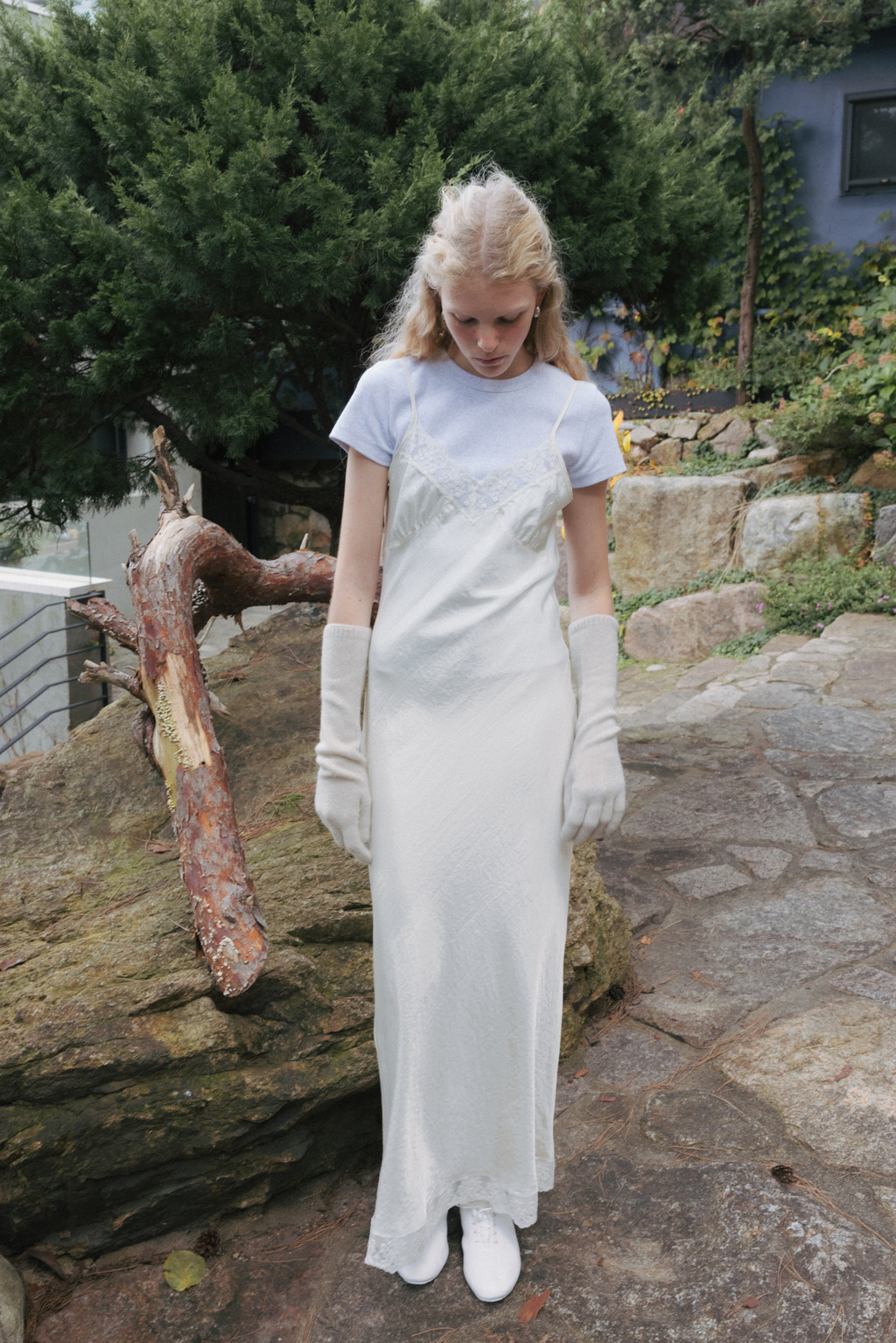 【MONOHA】Lace dress Exclusive] Lace silky long dress (ivory / black) : MONOHA