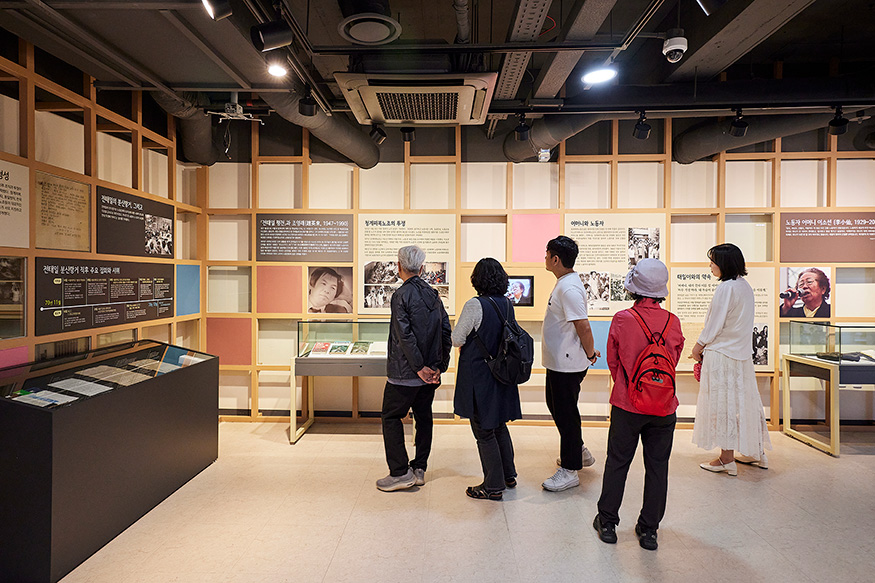 전태일기념관 내부