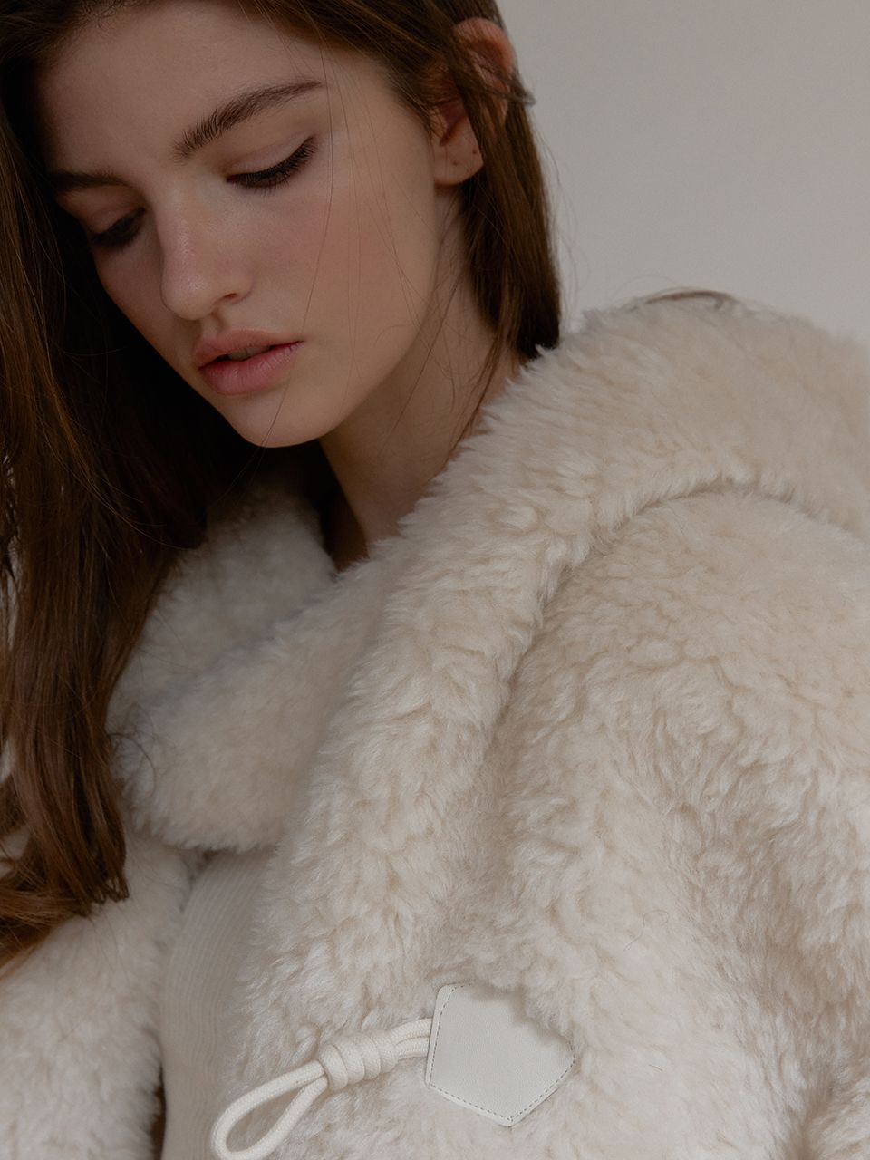 WOOL SHEARLING HOODIE MUSTANG (IVORY) : 아수라 (ASURA)