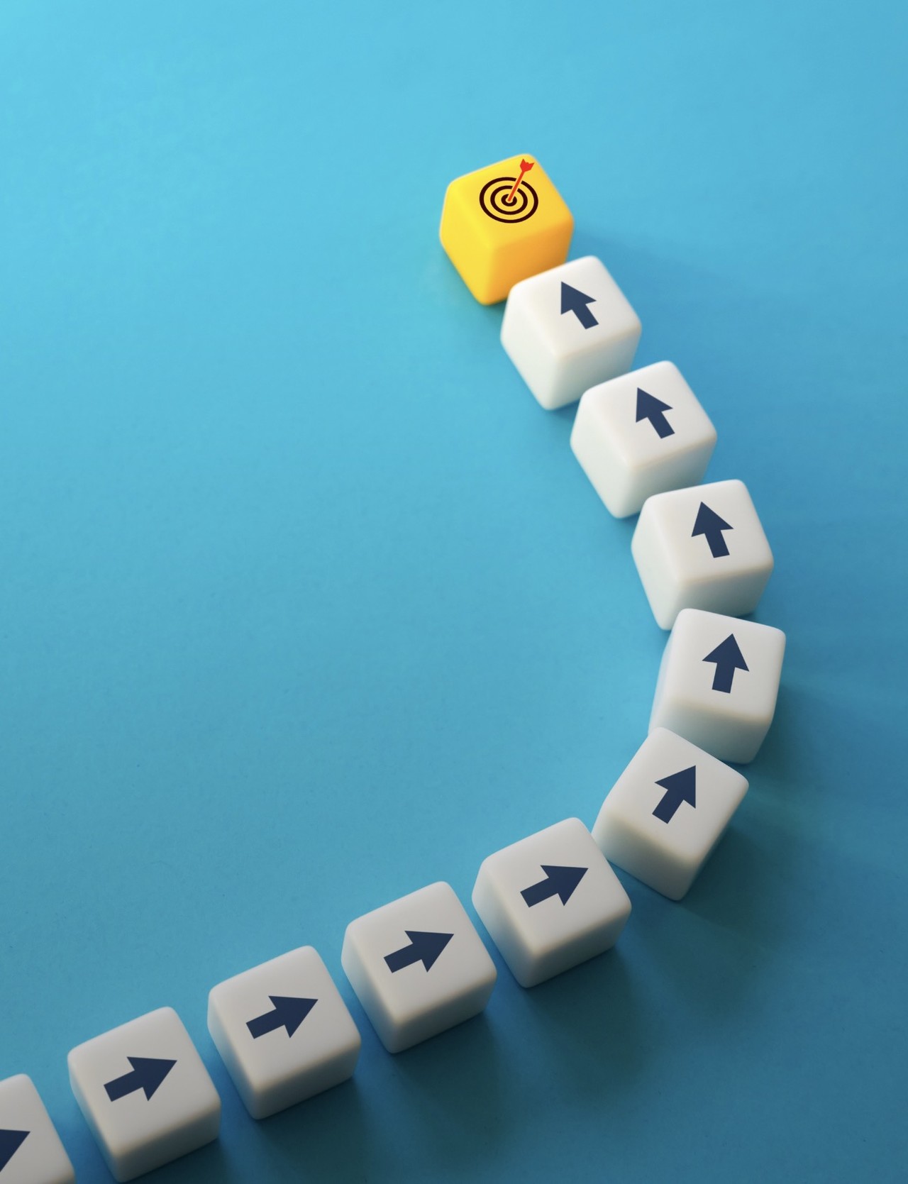 <p style="position:absolute;right:1em;top:1em;font-weight:bold;">02</p>불필요한 디자인 낭비 없이<br><b>핵심이 전달되는 효율적 브랜딩이 <br>완성됩니다.</b>