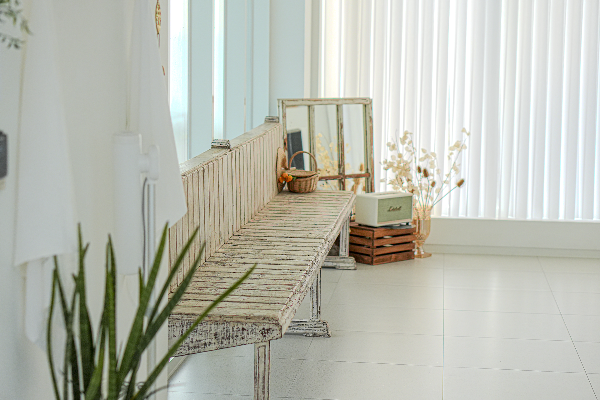 here, bada 1F 1층은 휴식 공간과 조리 공간이 준비되어 있습니다.  조리 공간은 모던하고 고급스러운 인테리어로  바다를 바라보며 조리와 쉼이 완벽해지는 공간입니다.