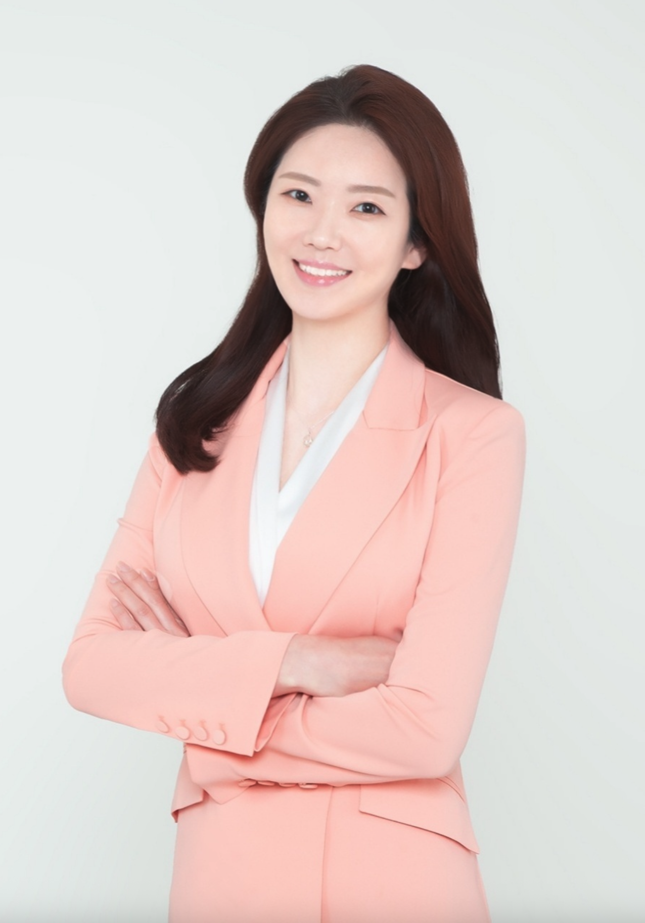 이미루 강사는 호텔경영 전공자로, 미래직업 탐색, 셀프브랜딩, 마케팅, 자기소개서 작성과 AI 도구 활용 교육을 전문으로 합니다. 한국생산성본부 파트너 강사로서 청소년 진로교육과 기업 맞춤형 워크숍을 제공하며, ‘회사를 퇴사하고 갓생에 입사했습니다.’의 저자이기도 합니다.