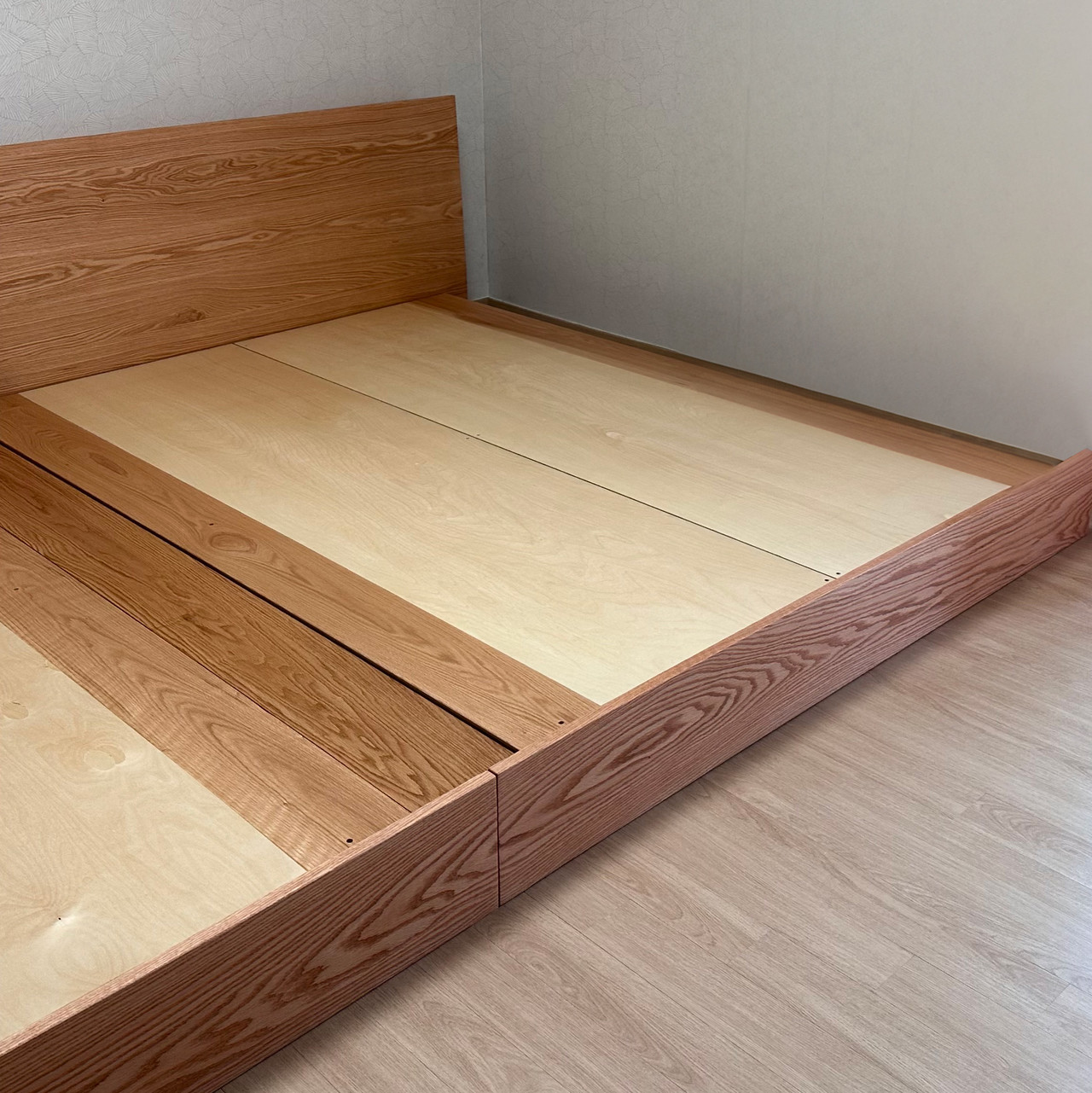 침대 상판 변경 전 (자작 합판 소재)