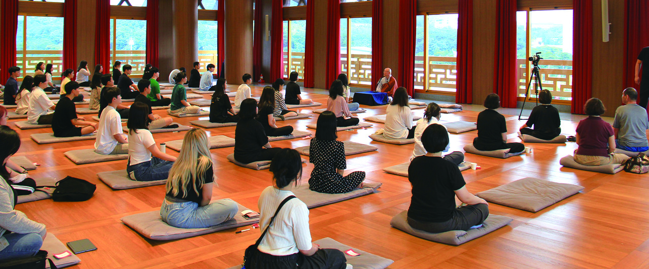 <p style="text-align:middle; font-size:16px; margin-top:26px;">참선이란 무엇인가<br><span style="color:#666;">참선을 말하다</span></p>