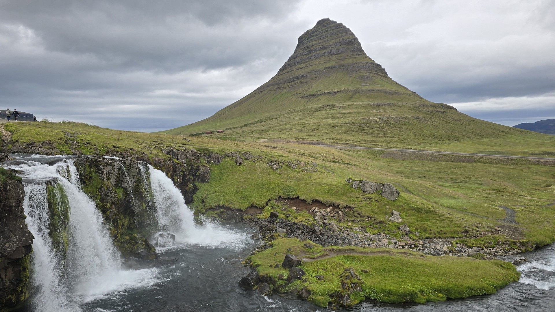 여름 아이슬란드일주패키지13일 아이슬란드일주고품격 소규모패키지 풀패키지 트래블로드 아이슬란드링로드 아이슬란드하이랜드인랜드 란드마나라우가 혜초여행사아이슬란드 흐라운 폭포 키르큐펠