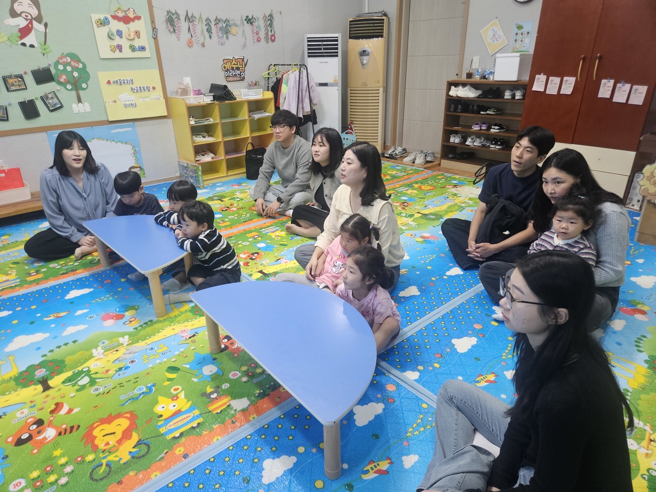 <h3 style="       margin: 0;       font-size: clamp(20px, 2.5vw, 40px);       font-weight: 600;       line-height: 1.2;     ">       예꿈 유치부     </h3>      <hr style="       width: 40px;       border: 1px solid white;       margin: 10px auto;     ">      <p style="       margin: 0;       font-size: clamp(14px, 1.5vw, 32px);     ">       3세 ~ 7세     </p>