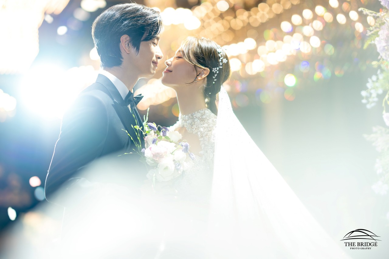 <p style="margin-left:10px;">DROP EARING</p><h5 style="margin-left:10px">UP TO 70%</h5>