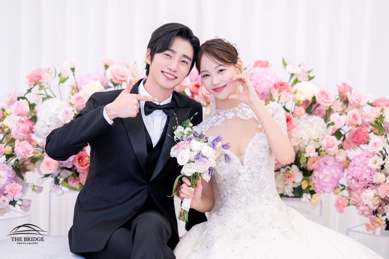 <p style="margin-left:10px;">EARING</p><h5 style="margin-left:10px">UP TO 50%</h5>