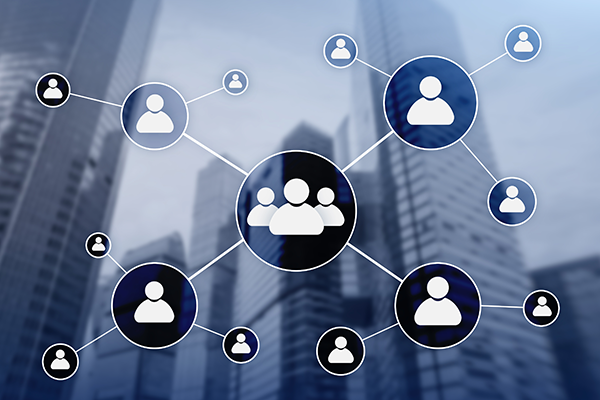 사람 아이콘들이 연결된 인력 네트워크