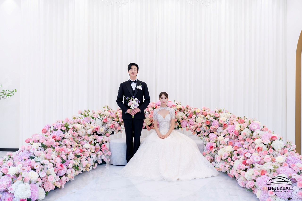 <p style="margin-left:10px;">DROP EARING</p><h5 style="margin-left:10px">UP TO 70%</h5>