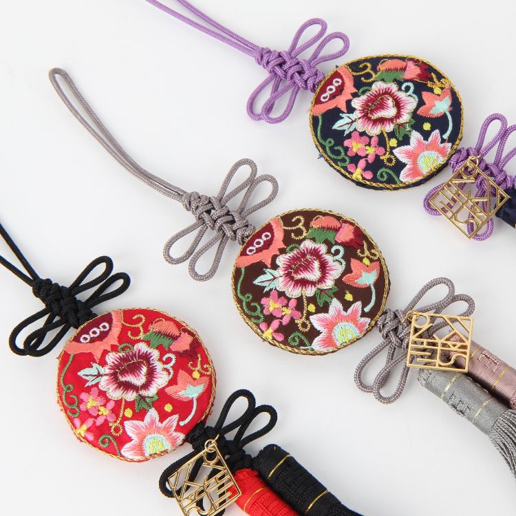 <p style="text-align:center; font-size:16px; margin-top:26px;">잠자리 노리개<br><span style="color:#666;">₩ 42,000</span></p>