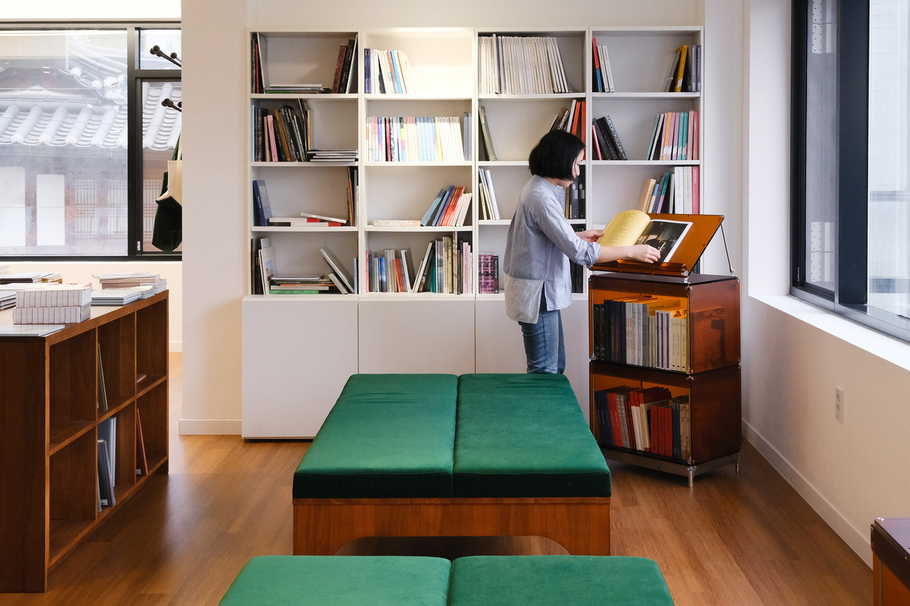 Discover <strong>Journal</strong></br><font size=1px>SMS™가 활용되고 있는 다양한 상업 공간의 이야기</font>