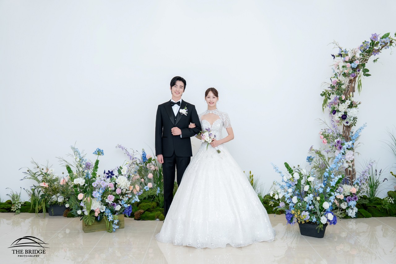 <p style="margin-left:10px;">DROP EARING</p><h5 style="margin-left:10px">UP TO 70%</h5>