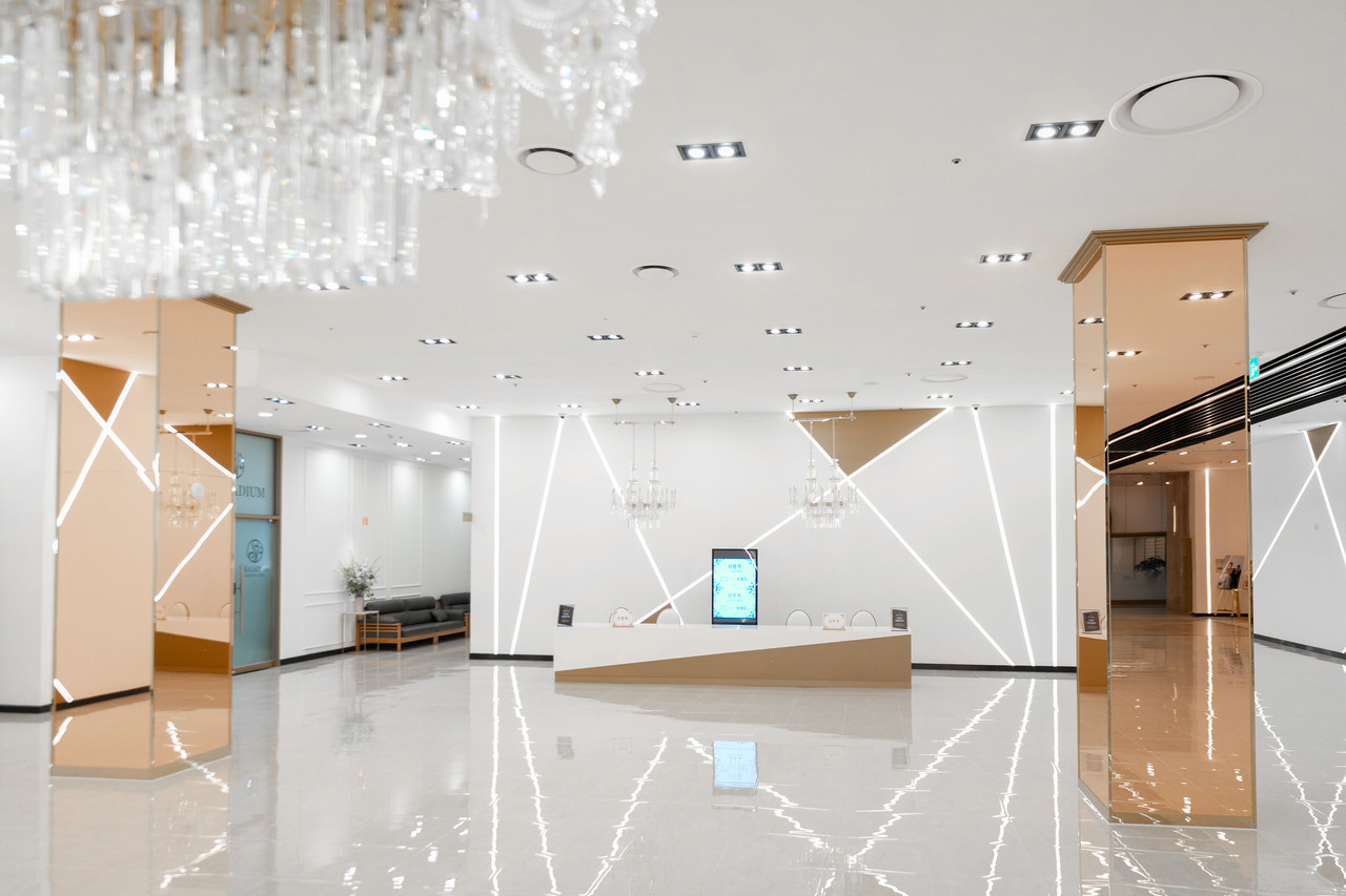 <p style="margin-left:10px;">BRACELET</p><h5 style="margin-left:10px">UP TO 30%</h5>