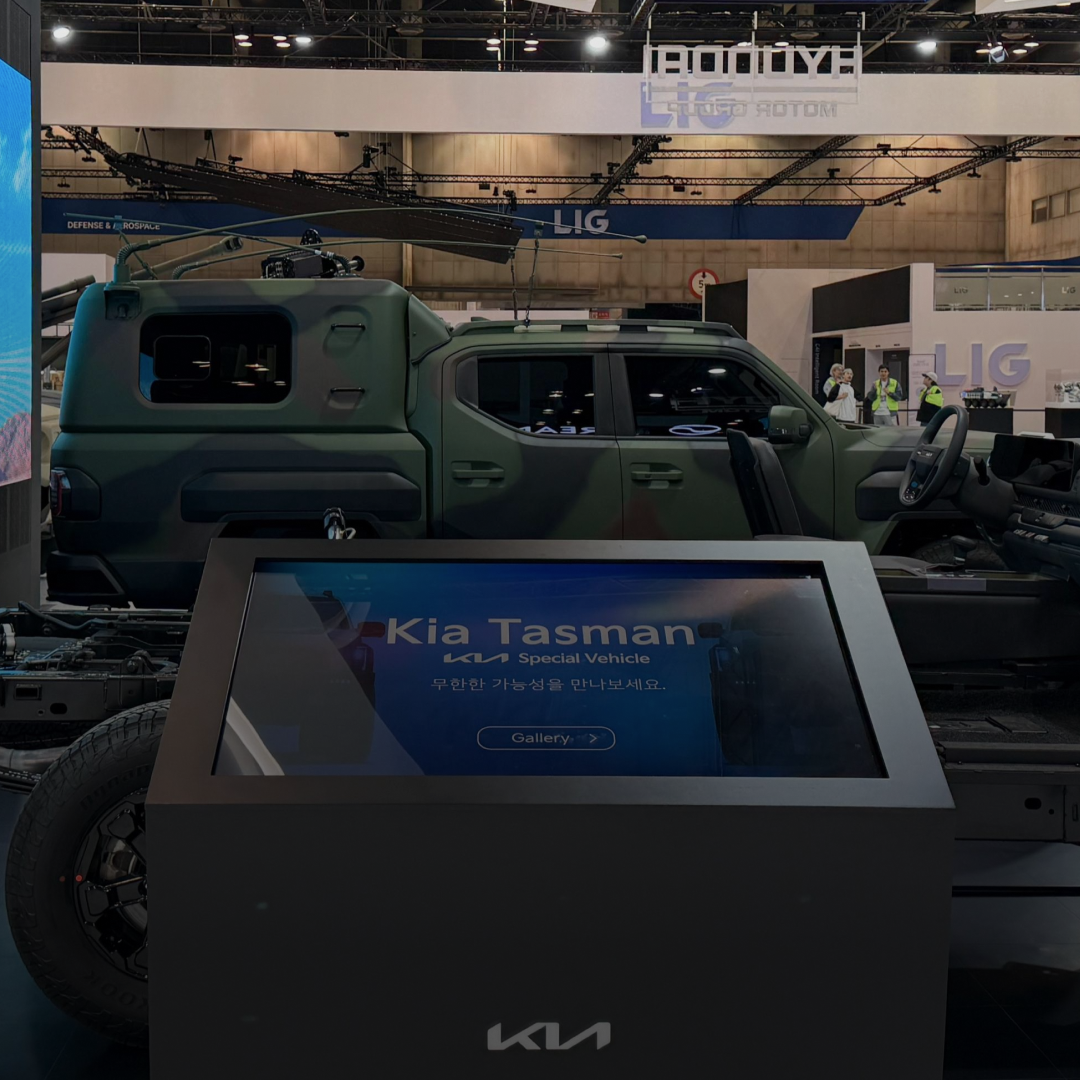 <p style="line-height: 1.1; text-align: center; position: relative; top: 60px;">   <strong style="font-weight: 900;">     <span style="font-size: 14px; letter-spacing: 0px;">ADEX 2025</span>   </strong>   <span style="letter-spacing: 0;"><br></span>   <span style="font-size: 10px; letter-spacing: 0px;">인터랙티브 키오스크</span> </p>