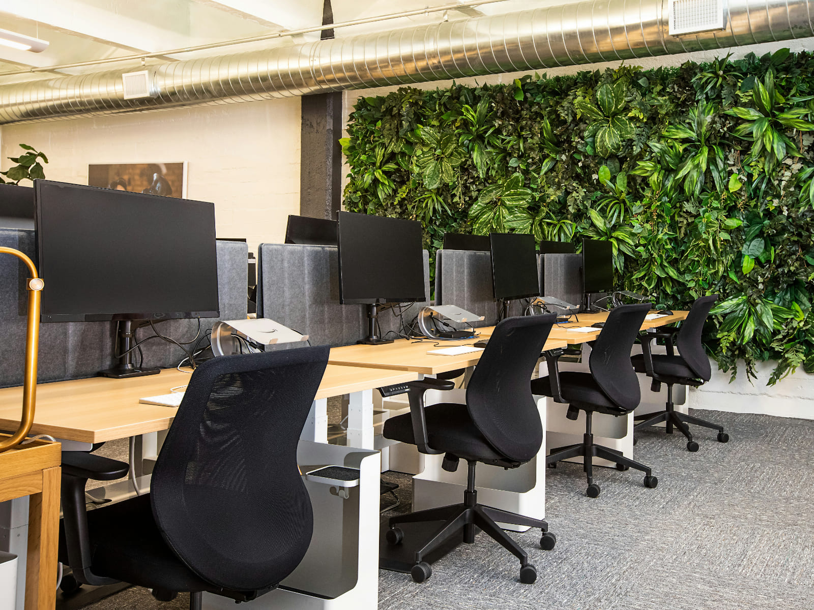 <p style="color: black; font-size: 13px; margin-top: 20px;">기업 규모와 업종에 맞는 최적화된 제품 구성 및 통합 관리</p>