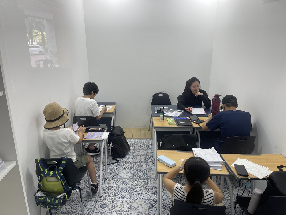 원본 페이지의 실제 사진으로 <em>페낭 수업 분위기</em>를 재구성했습니다