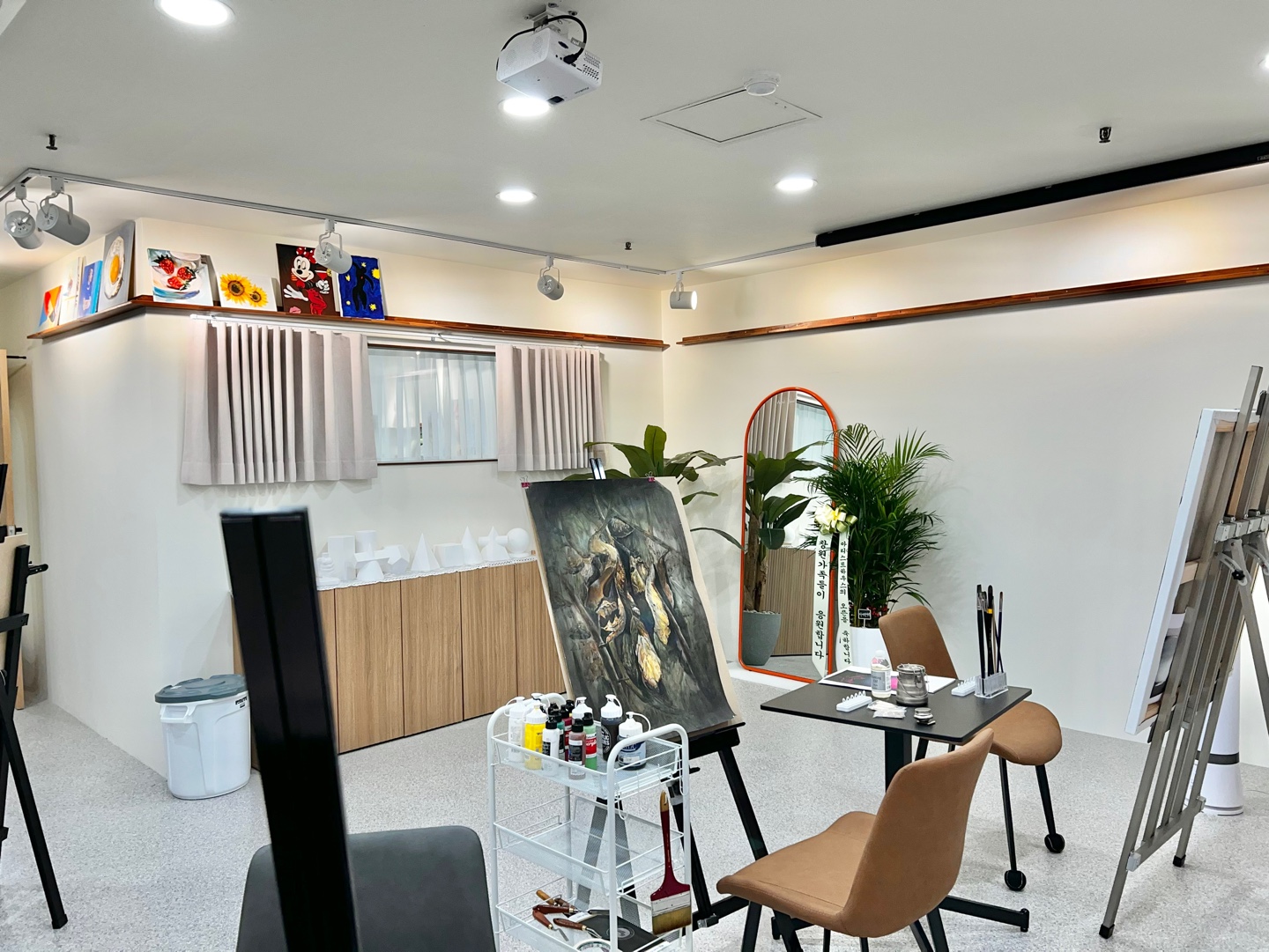 ARTIST HOUSE