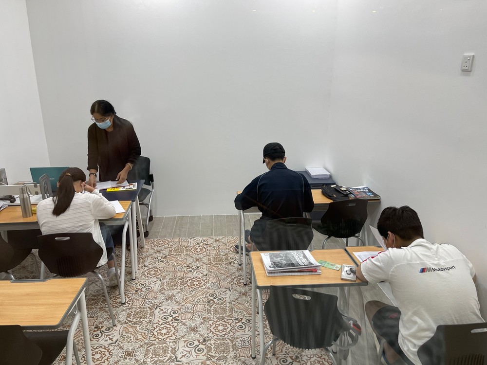 원본 페이지의 실제 사진으로 <em>페낭 수업 분위기</em>를 재구성했습니다